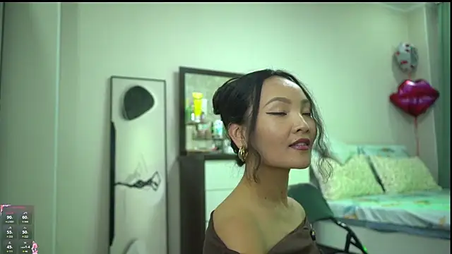 Snapshot of merca_8 chatting on 11/17/25, 10:54 merca 8 online show from 11/17/25, 10:54