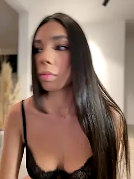 Snapshot of EllaSanz_ chatting on 09/26/25, 10:47 EllaSanz online show from 09/26/25, 10:47