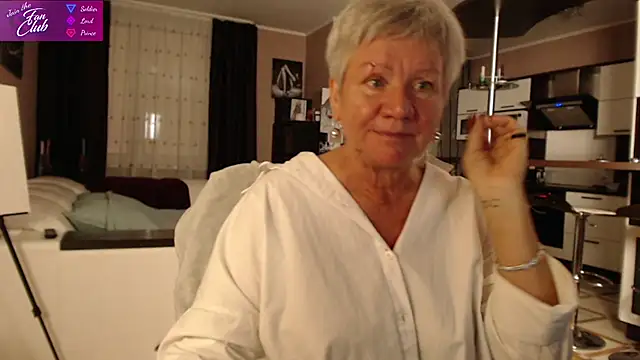 Snapshot of roxana_brooks chatting on 12/14/24, 04:31 roxana brooks online show from 12/14/24, 04:31