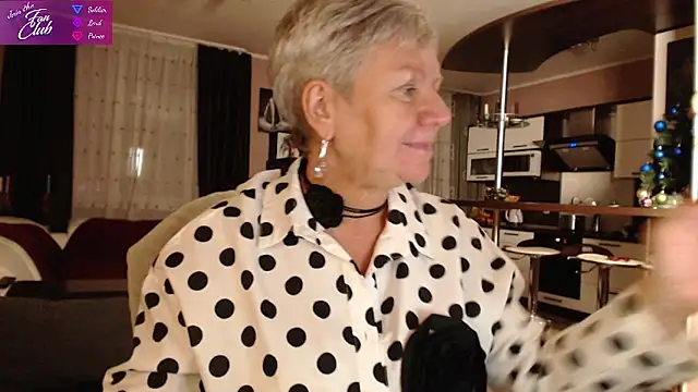 Snapshot of roxana_brooks chatting on 12/29/24, 04:40 roxana brooks online show from 12/29/24, 04:40