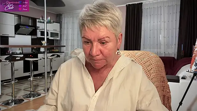 Snapshot of roxana_brooks chatting on 01/21/25, 02:37 roxana brooks online show from 01/21/25, 02:37