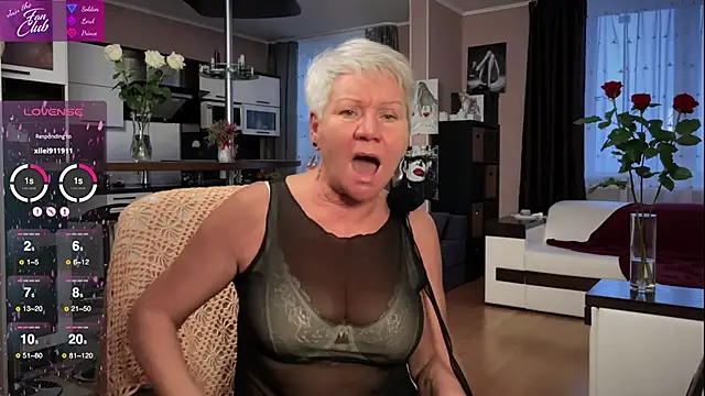 Snapshot of roxana_brooks chatting on 02/02/25, 02:02 roxana brooks online show from 02/02/25, 02:02