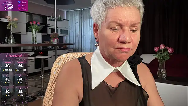 Snapshot of roxana_brooks chatting on 02/25/25, 02:11 roxana brooks online show from 02/25/25, 02:11
