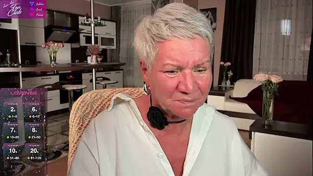 Snapshot of roxana_brooks chatting on 03/06/25, 07:43 roxana brooks online show from 03/06/25, 07:43