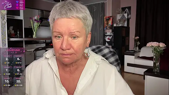 Snapshot of roxana_brooks chatting on 03/08/25, 05:33 roxana brooks online show from 03/08/25, 05:33
