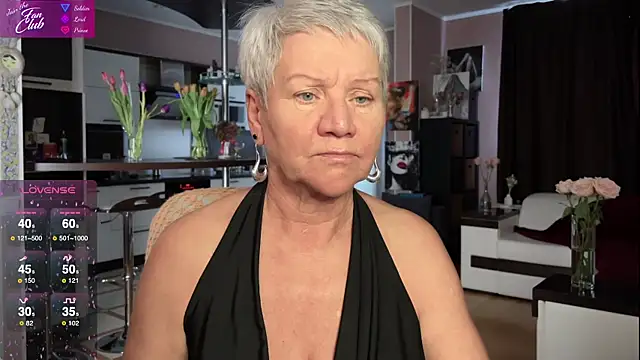 Snapshot of roxana_brooks chatting on 03/10/25, 12:15 roxana brooks online show from 03/10/25, 12:15