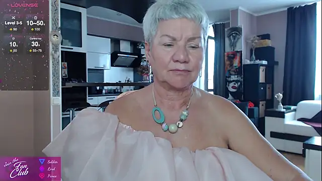 Snapshot of roxana_brooks chatting on 09/22/25, 01:24 roxana brooks online show from 09/22/25, 01:24