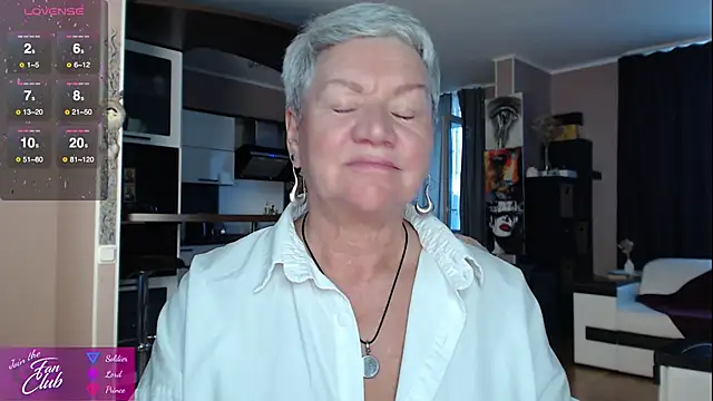 Snapshot of roxana_brooks chatting on 09/23/25, 02:42 roxana brooks online show from 09/23/25, 02:42