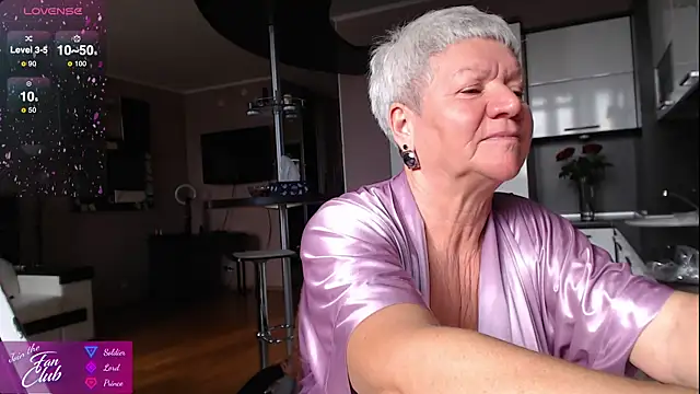 Snapshot of roxana_brooks chatting on 09/27/25, 07:13 roxana brooks online show from 09/27/25, 07:13