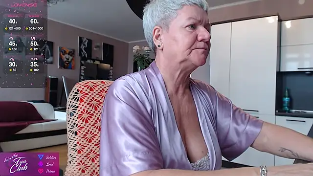 Snapshot of roxana_brooks chatting on 10/14/25, 07:09 roxana brooks online show from 10/14/25, 07:09