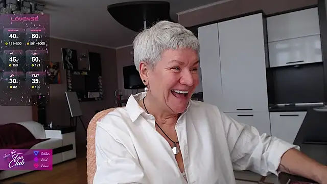 Snapshot of roxana_brooks chatting on 10/23/25, 11:53 roxana brooks online show from 10/23/25, 11:53