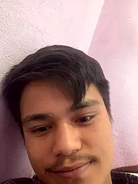 Hullax online show from 10/31/25, 03:07