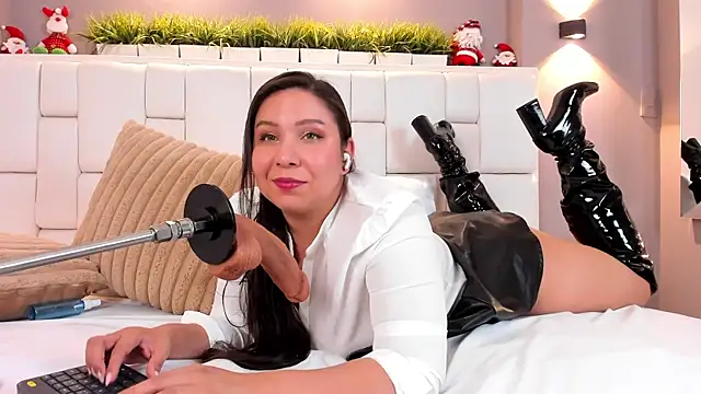Isabella Daniell online show from 12/25/24, 06:52