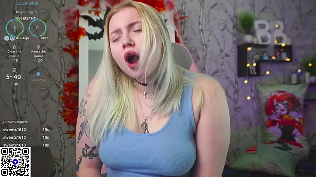 Moon Valkyrie online show from 11/05/25, 08:58