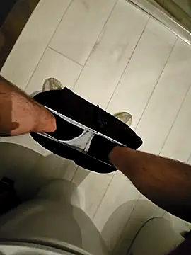 Snapshot of manu9921 chatting on 02/14/25, 12:14 manu9921 online show from 02/14/25, 12:14