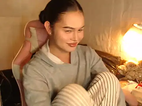 Snapshot of Ashely_Lewis chatting on 11/24/25, 02:28 Ashely Lewis online show from 11/24/25, 02:28