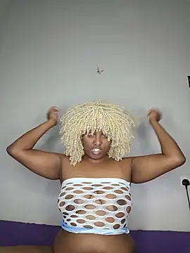 Snapshot of queen_mendyz chatting on 06/01/26, 10:00 queen mendyz online show from 06/01/26, 10:00