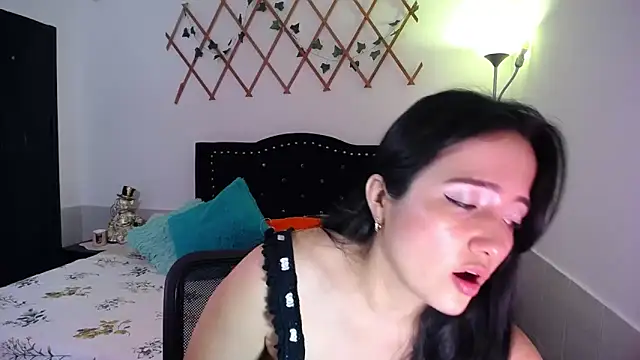 naughty girl 4u online show from 10/24/25, 07:32