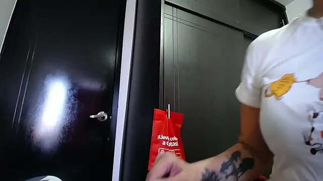 Snapshot of sharoon_cheerry chatting on 11/08/25, 02:17 sharoon cheerry online show from 11/08/25, 02:17