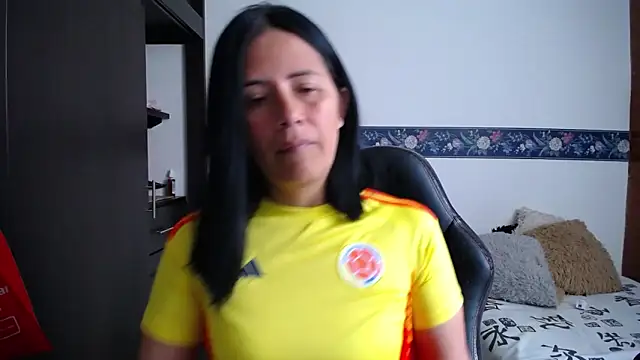 Snapshot of sharoon_cheerry chatting on 11/18/25, 03:16 sharoon cheerry online show from 11/18/25, 03:16