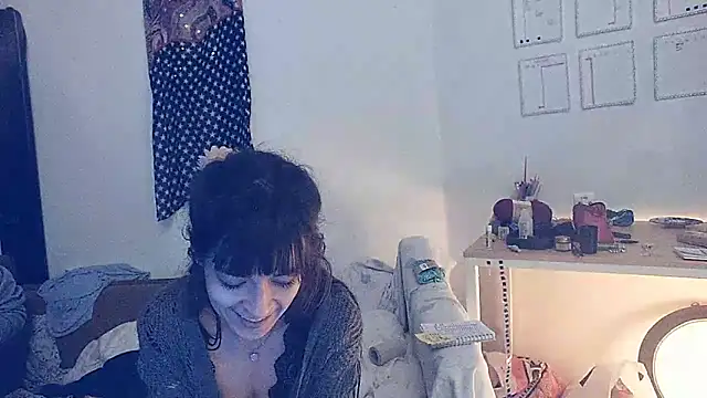 Snapshot of LinaWinter chatting on 12/08/24, 12:41 LinaWinter online show from 12/08/24, 12:41