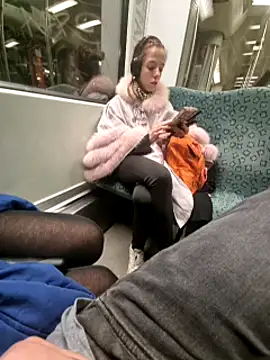 Snapshot of LinaWinter chatting on 12/08/24, 08:36 LinaWinter online show from 12/08/24, 08:36