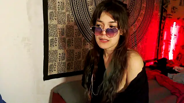 Snapshot of LinaWinter chatting on 03/01/25, 01:22 LinaWinter online show from 03/01/25, 01:22