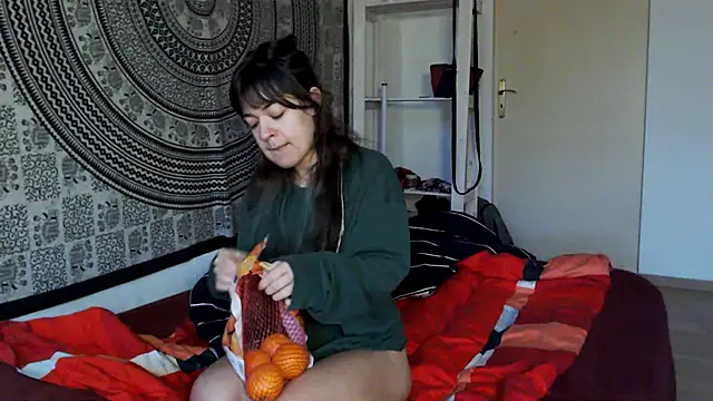 Snapshot of LinaWinter chatting on 03/07/25, 06:02 LinaWinter online show from 03/07/25, 06:02