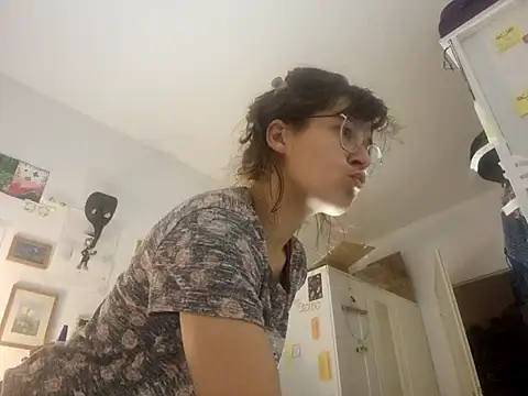 Snapshot of LinaWinter chatting on 09/10/25, 07:25 LinaWinter online show from 09/10/25, 07:25