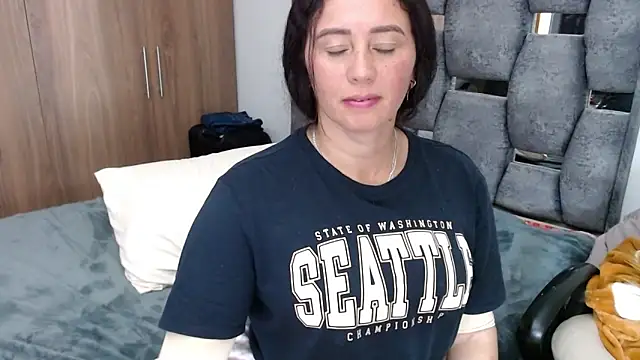 sara hott 1 online show from 12/16/24, 11:18