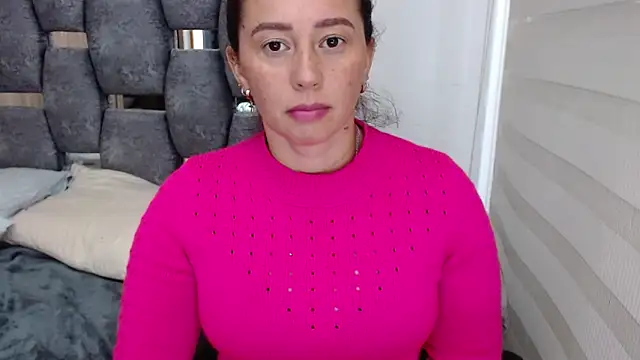 sara hott 1 online show from 12/21/24, 07:27