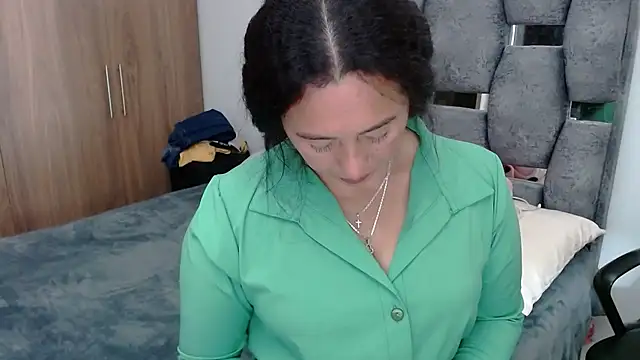 sara hott 1 online show from 12/26/24, 06:43