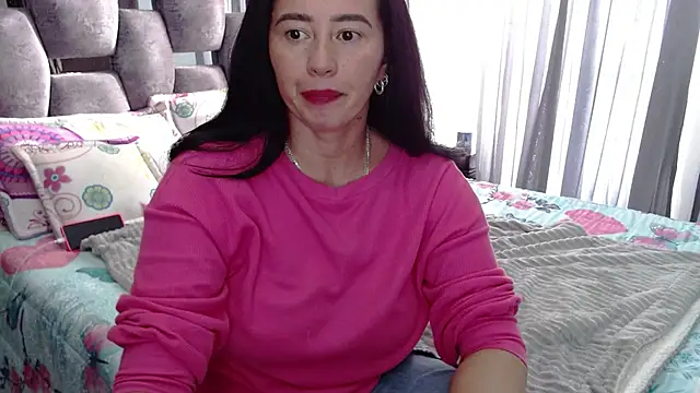 Snapshot of sara_hott_1 chatting on 11/07/25, 08:42 sara hott 1 online show from 11/07/25, 08:42
