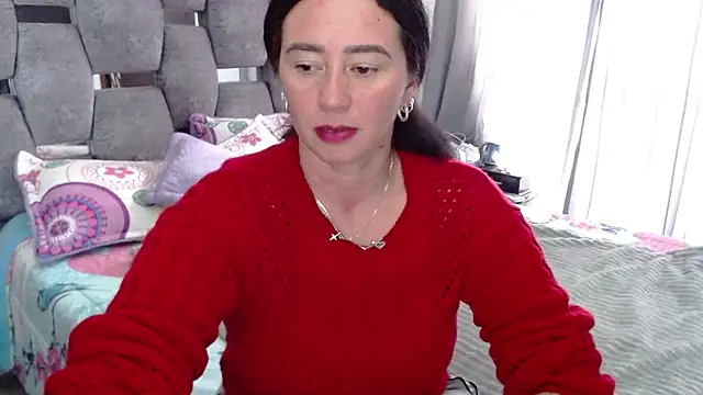 Snapshot of sara_hott_1 chatting on 11/15/25, 08:38 sara hott 1 online show from 11/15/25, 08:38