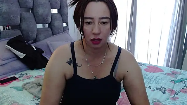 Snapshot of sara_hott_1 chatting on 11/25/25, 01:55 sara hott 1 online show from 11/25/25, 01:55