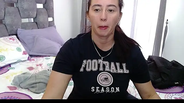 Snapshot of sara_hott_1 chatting on 02/03/26, 02:33 sara hott 1 online show from 02/03/26, 02:33