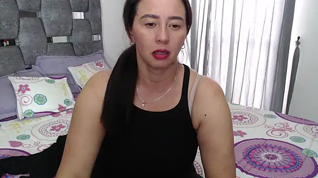 Snapshot of sara_hott_1 chatting on 02/20/26, 08:20 sara hott 1 online show from 02/20/26, 08:20