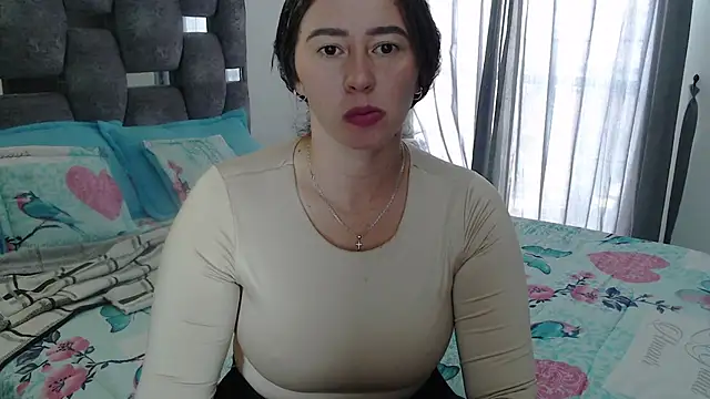 Snapshot of sara_hott_1 chatting on 03/13/26, 02:56 sara hott 1 online show from 03/13/26, 02:56