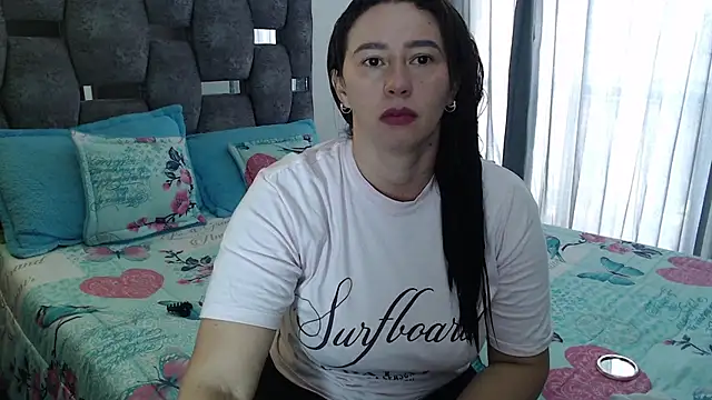Snapshot of sara_hott_1 chatting on 03/20/26, 02:33 sara hott 1 online show from 03/20/26, 02:33