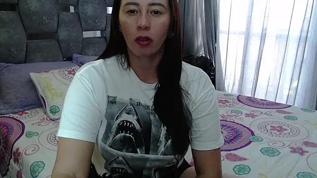 Snapshot of sara_hott_1 chatting on 04/02/26, 02:26 sara hott 1 online show from 04/02/26, 02:26