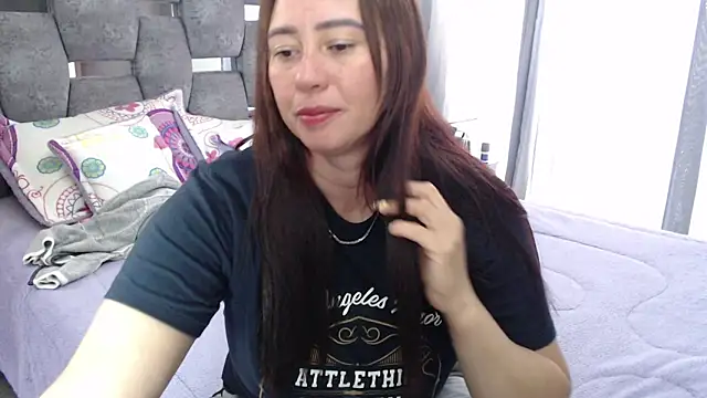 Snapshot of sara_hott_1 chatting on 04/16/26, 02:29 sara hott 1 online show from 04/16/26, 02:29