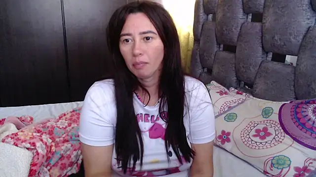 Snapshot of sara_hott_1 chatting on 06/10/26, 02:27 sara hott 1 online show from 06/10/26, 02:27
