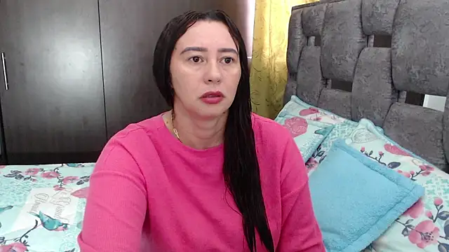 Snapshot of sara_hott_1 chatting on 06/16/26, 02:52 sara hott 1 online show from 06/16/26, 02:52