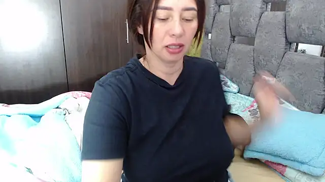 sara hott 1 online show from 07/02/26, 01:39