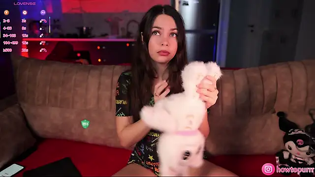 Snapshot of How2Meow chatting on 11/13/25, 05:12 How2Meow online show from 11/13/25, 05:12