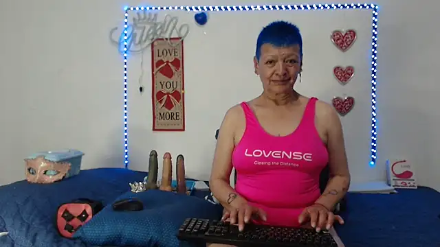loquitaqueen011 online show from 02/09/25, 12:17
