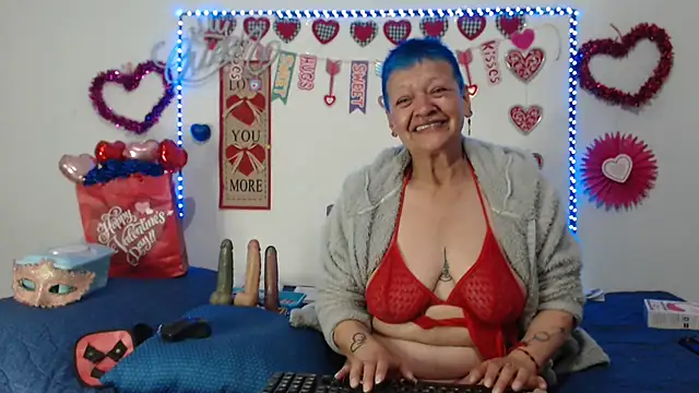 loquitaqueen011 online show from 02/15/25, 11:25