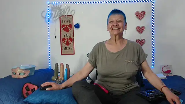 loquitaqueen011 online show from 03/08/25, 08:57