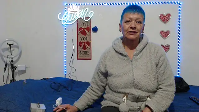 loquitaqueen011 online show from 03/12/25, 12:42