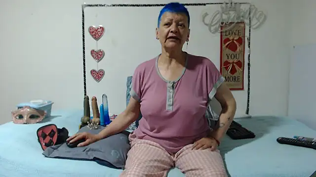 loquitaqueen011 online show from 11/26/25, 02:40